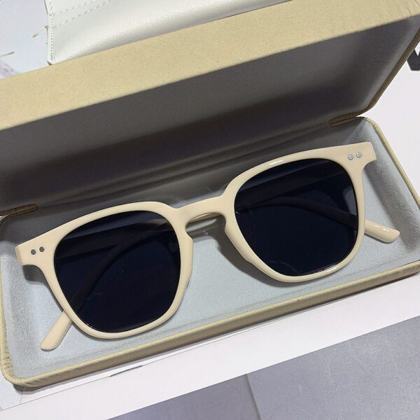 Women's UV-proof Strong Light Brown Myopia Sunglasses - Image 2